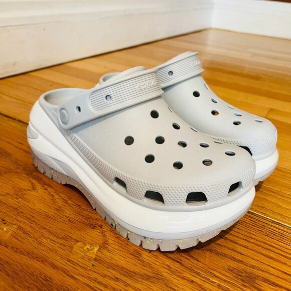 New Unisex Crocs Classic Mega Crush Clogs M 5 F 7 - Picture 3 of 16